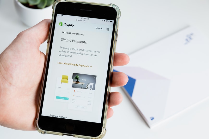 mengelola bisnis e-commerce dengan ecommerce management
